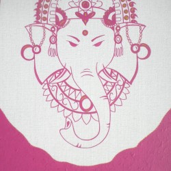 Dieu Ganesh, rose fushia et or