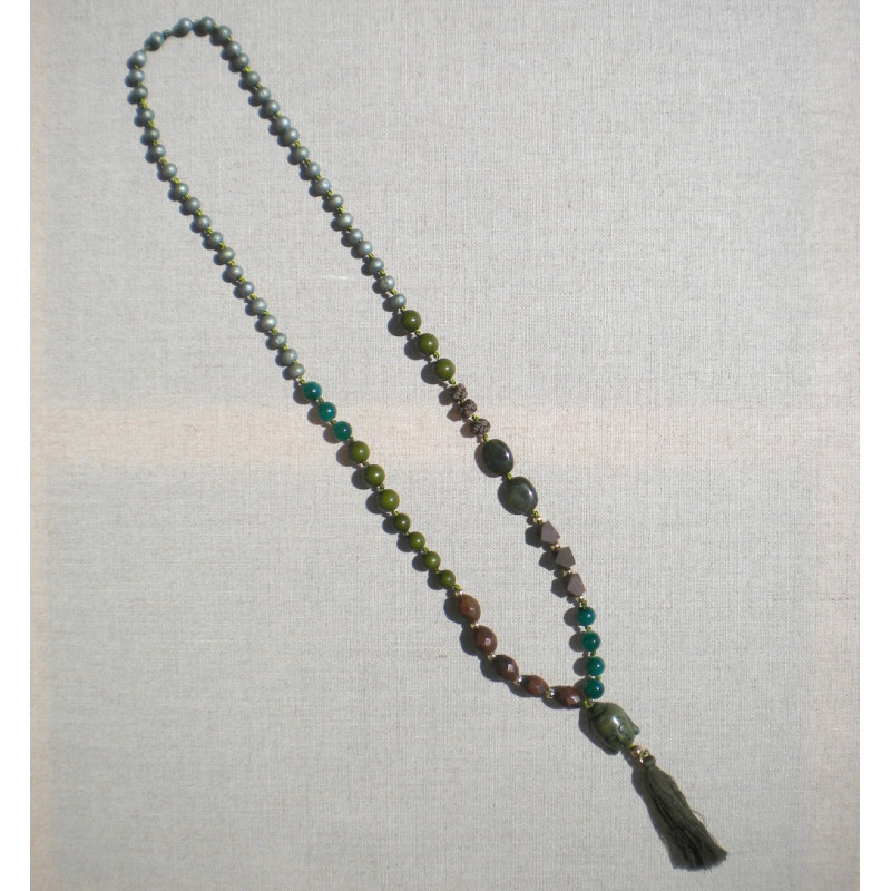 Collier Bouddha et pompon