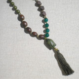 Collier Bouddha et pompon vert