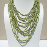 Collier multi-rangs perles nacrées vert