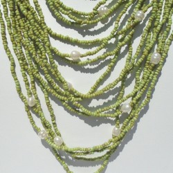 Collier multi-rangs perles nacrées vert