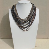 Collier multi-rangs noir, brun, doré
