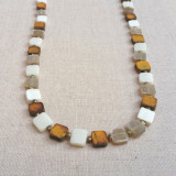 Collier / Sautoir jaune 