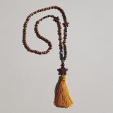 Collier sautoir perles 4 pompons gris