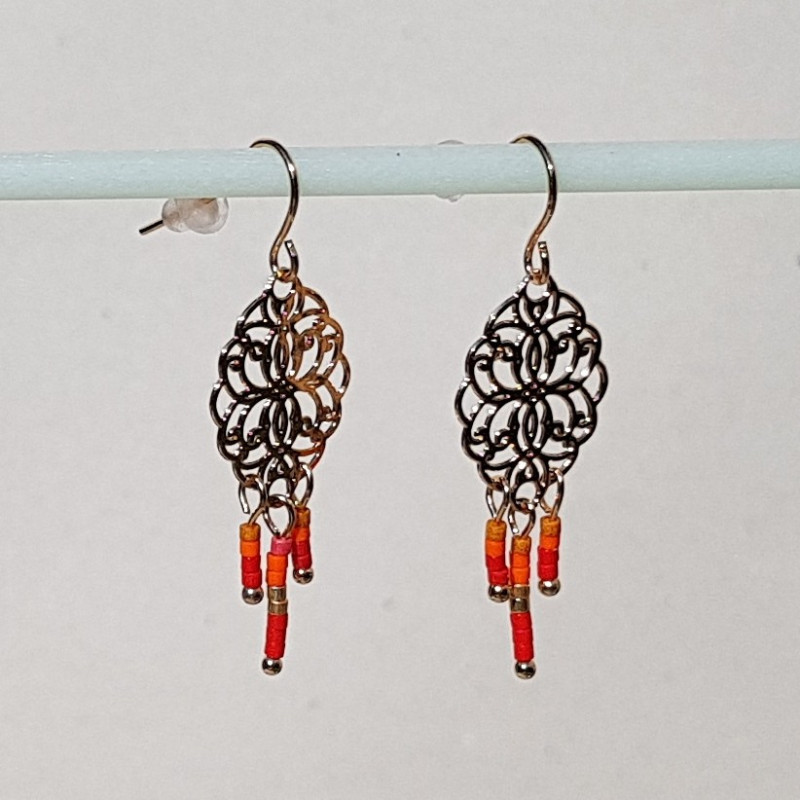 Boucles d'oreilles métal doré et perles orange
