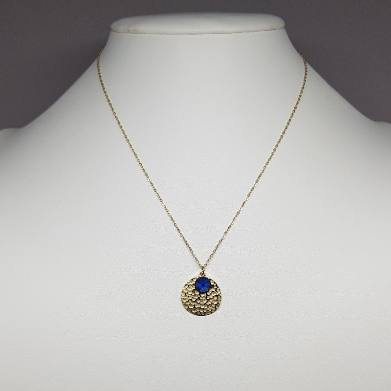 Collier médaille martelée et cristal Swarovski bleu