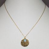 Collier médaille martelée et cristal Swarovski blanc