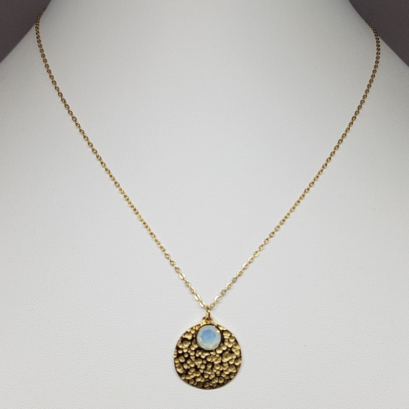 Collier médaille martelée et cristal Swarovski blanc