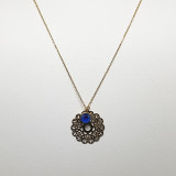 Sautoir doré rosace métal et cristal Swarovski bleu