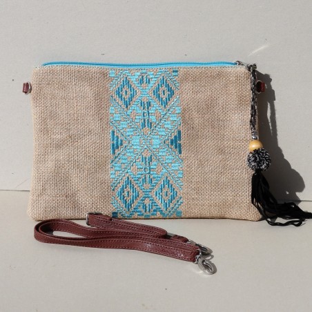 Pochette jute, broderie turquoise