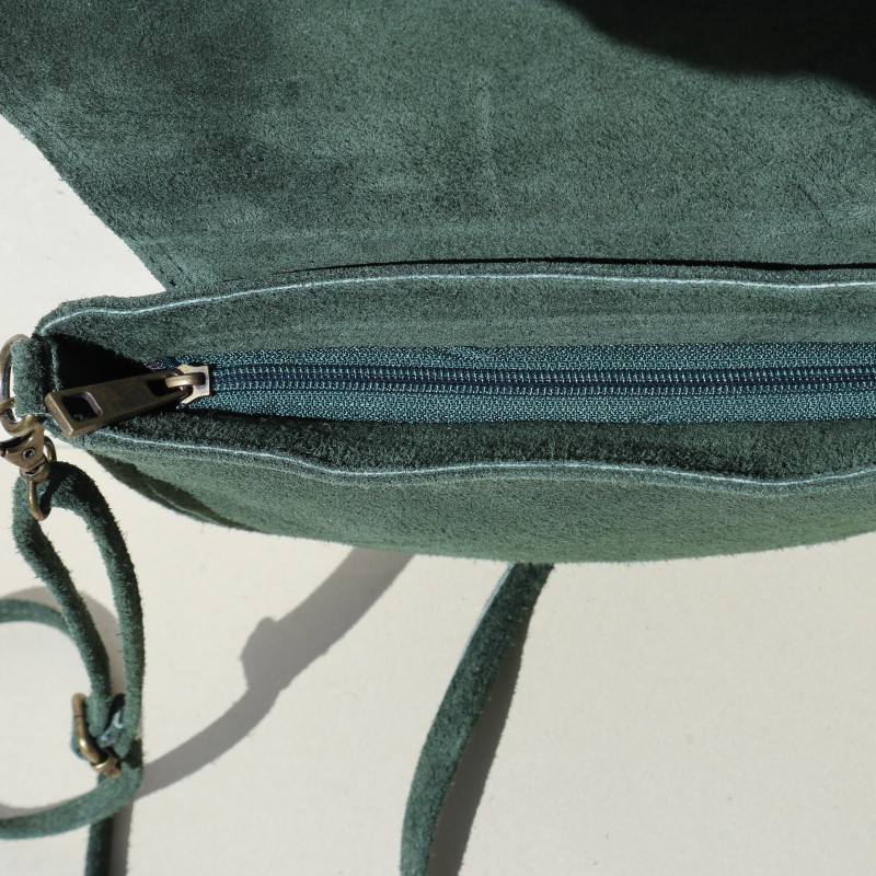 Sac besace en daim vert kaki