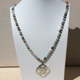 Collier perles tons bleu pâle