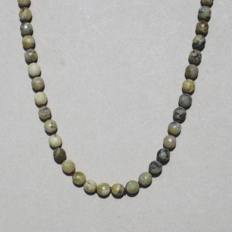 Collier perles gris vert