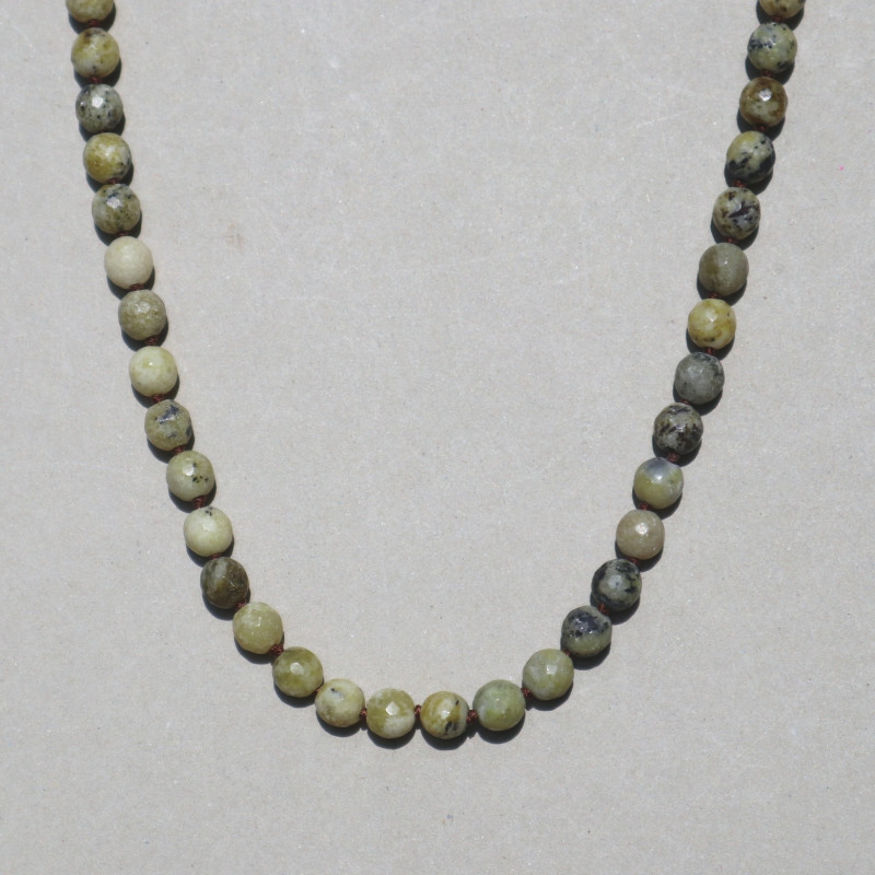 Collier perles gris vert