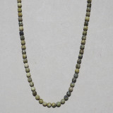 Collier perles gris vert