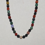 Collier perles multicolores foncées