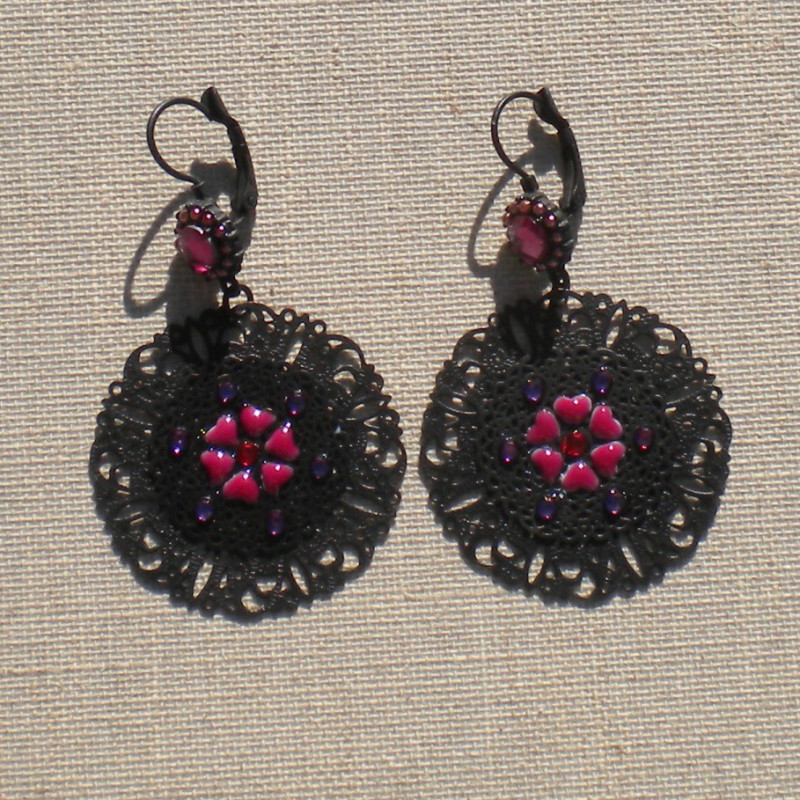 Rosace métal noir coeur violet