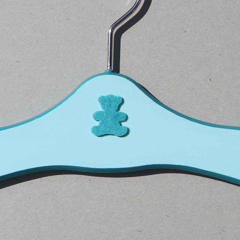 Cintre enfant vert d'eau, ourson turquoise