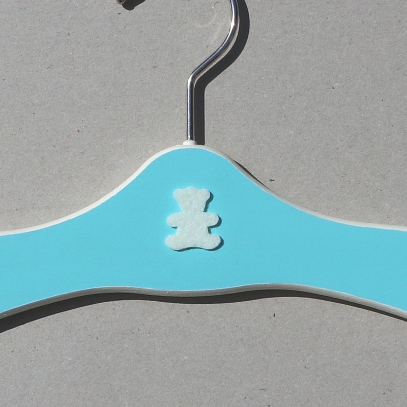 Cintre enfant turquoise, ourson crème