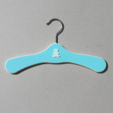 Cintre enfant turquoise, ourson crème