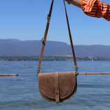 Sac bandoulière rigide taupe