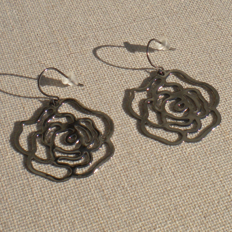 Boucle d'oreilles fleur de métal