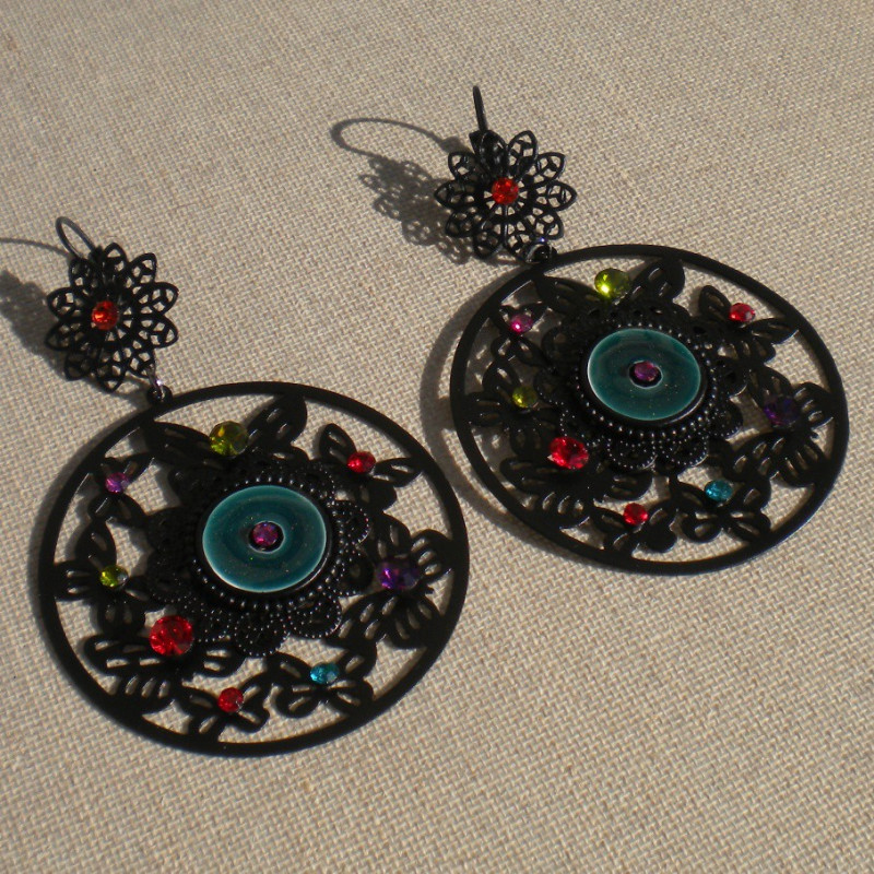 Métal et verres multicolores