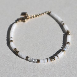 Bracelet orné de pierres naturelles blanches