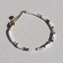 Bracelet orné de pierres naturelles blanches