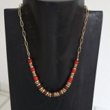 Collier tour de cou doré et Cornaline