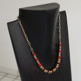 Collier tour de cou doré et Cornaline