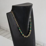 Collier tour de cou doré et Agates vertes