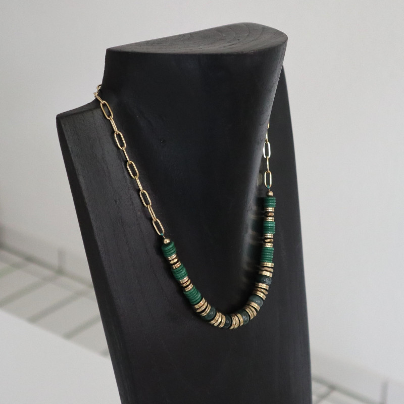 Collier tour de cou doré et Agates vertes