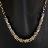 Collier tour de cou doré et pierres Labradorite