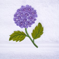 Serviette invités, brodée hortensia violet