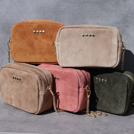 Sac bandoulière en daim, décor clous