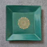 Vide-poches représentant un mandala doré sur fond vert-bleu