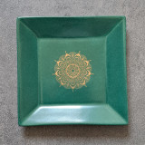 Vide-poches représentant un mandala doré sur fond vert-bleu