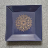 Vide-poches représentant un mandala doré sur fond bleu violet