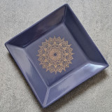 Vide-poches représentant un mandala doré sur fond bleu violet