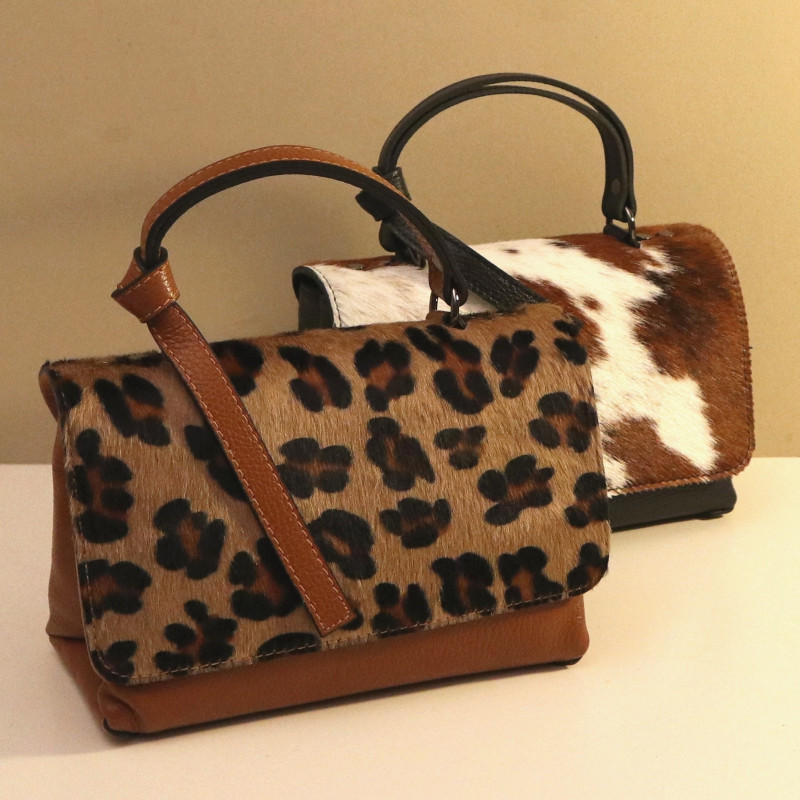 Sac à main en cuir, rabat "fauve"