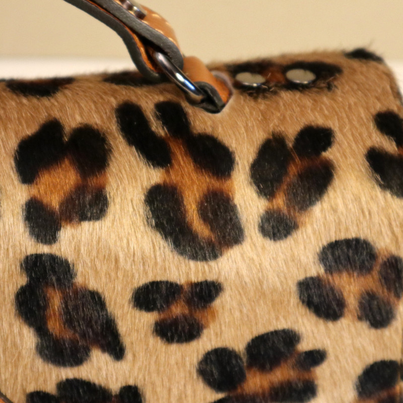 Sac à main en cuir, rabat "fauve"