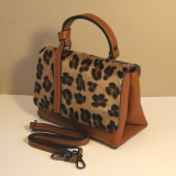 Sac à main en cuir, rabat "fauve"