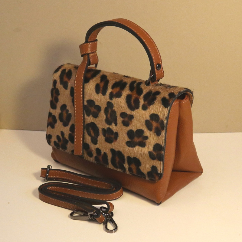 Sac à main en cuir, rabat "fauve"
