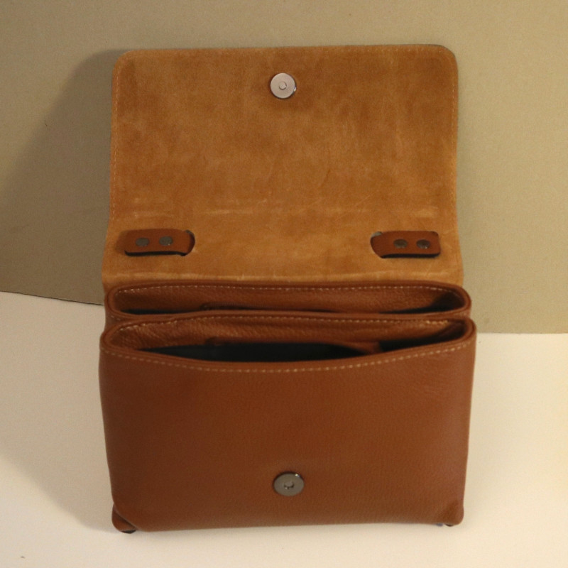 Sac à main en cuir, rabat "fauve"
