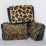 Sac en cuir, rabat fauve