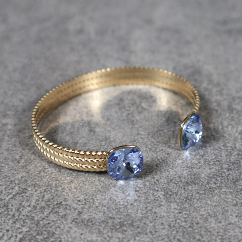 Jonc doré, effet tressé, cristaux carrés, bleu clair