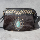 Sac bandoulière poils noir détail pierre