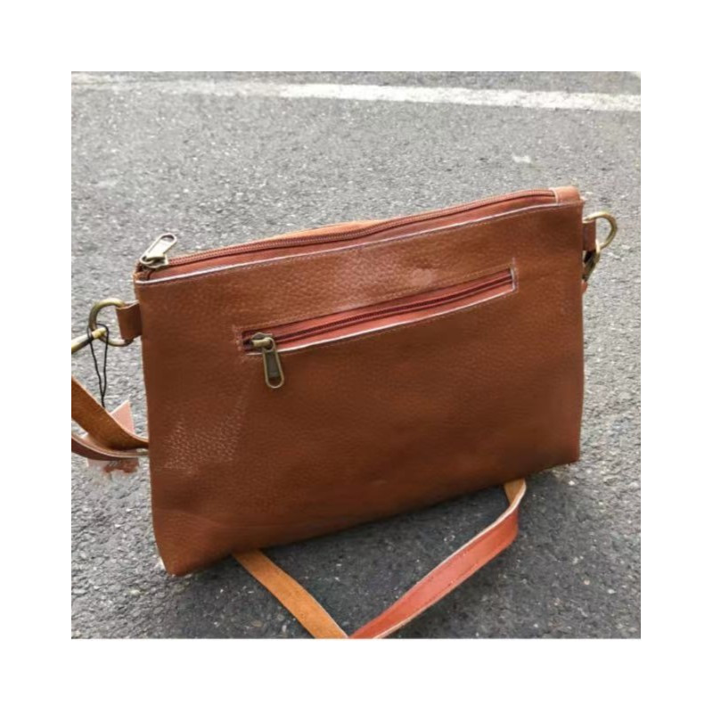 Sac bandoulière poils camel, tacheté, détail pierre