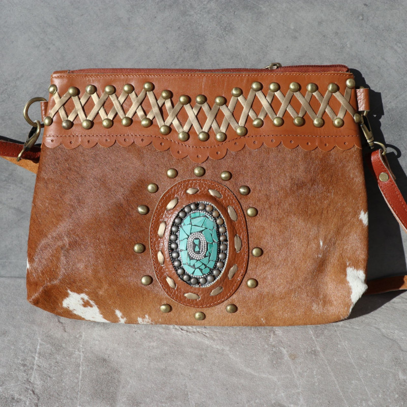 Sac bandoulière poils camel, tacheté, détail pierre